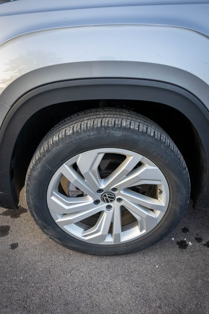 2023 Volkswagen Atlas SE w/Tech - Photo 10