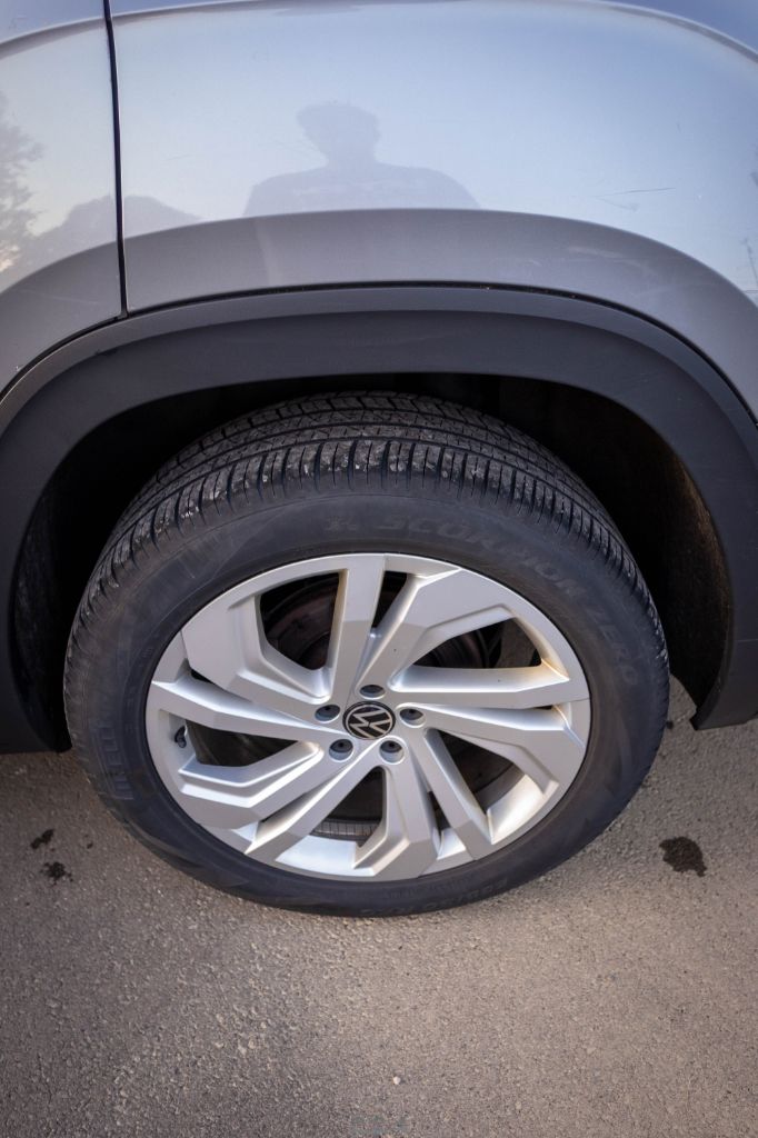 2023 Volkswagen Atlas SE w/Tech - Photo 13