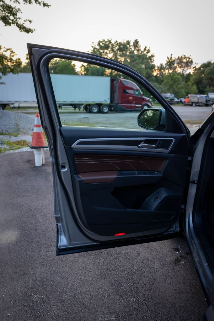2023 Volkswagen Atlas SE w/Tech - Photo 14
