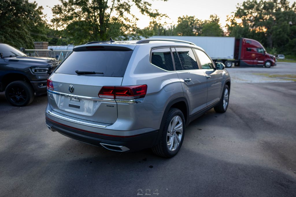 2023 Volkswagen Atlas SE w/Tech - Photo 8