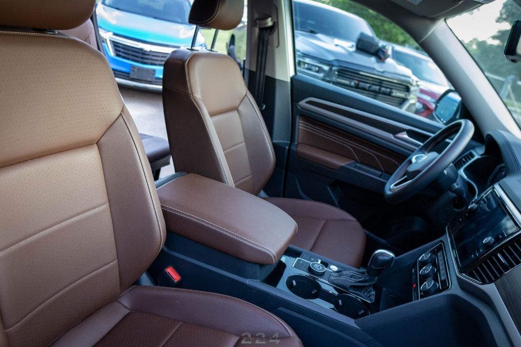 2023 Volkswagen Atlas SE w/Tech - Photo 23